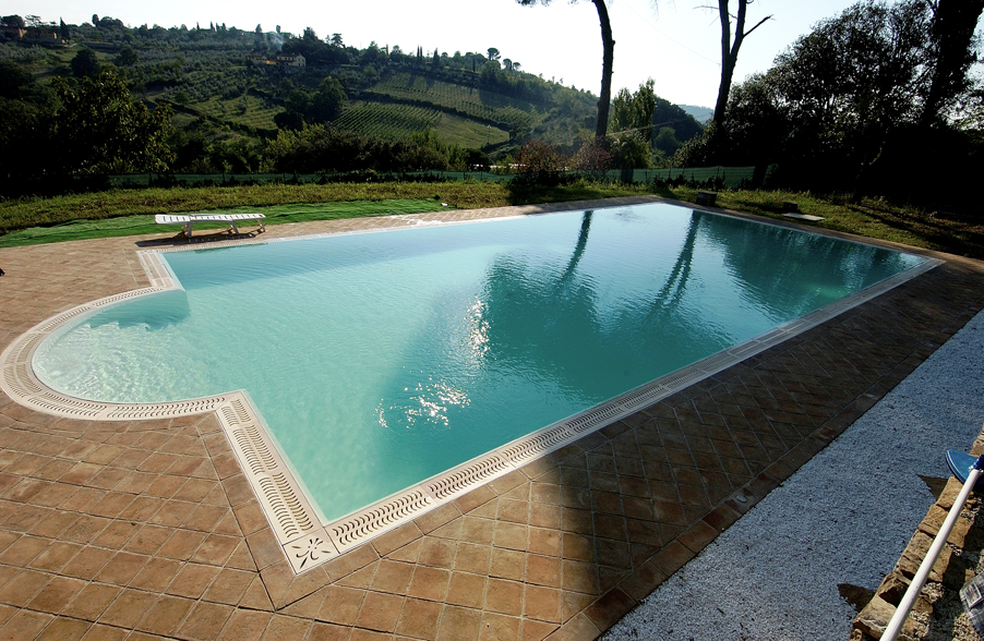 Fasi Costruttive Di Una Piscina Interrata A Sfioro Scp