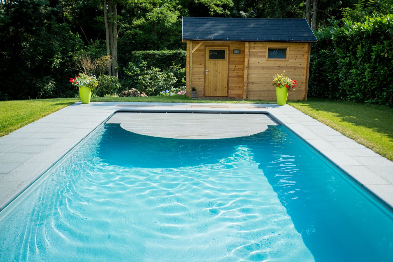 Piscina interrata con copertura